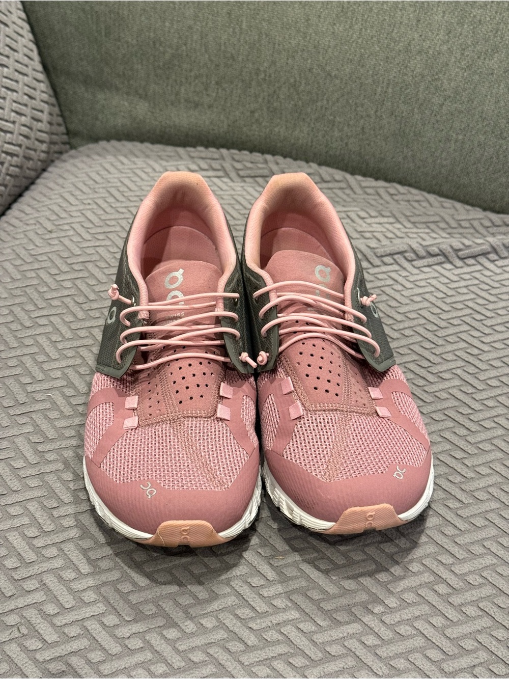 On Cloud Women’s Pink and Gray Sneakers - Size 8